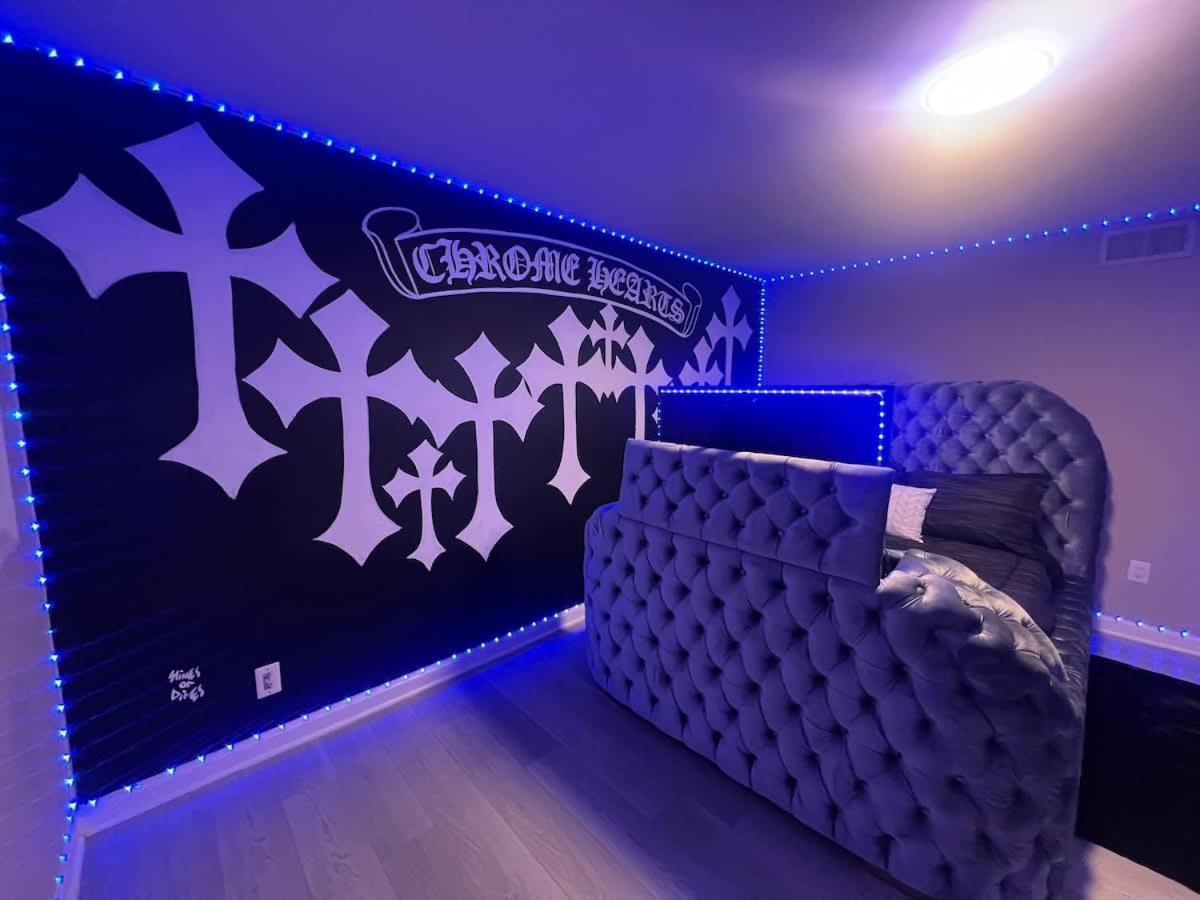 Modern Chrome Heart Haven - Fireplace Bed *